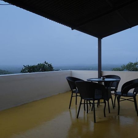 Hotel Ashirwad Junagadh Εξωτερικό φωτογραφία