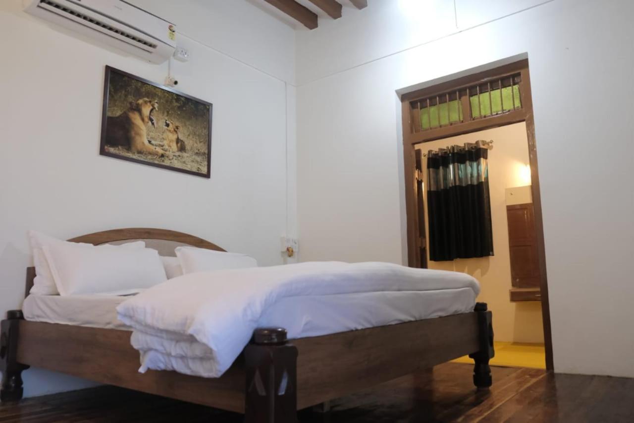 Hotel Ashirwad Junagadh Εξωτερικό φωτογραφία