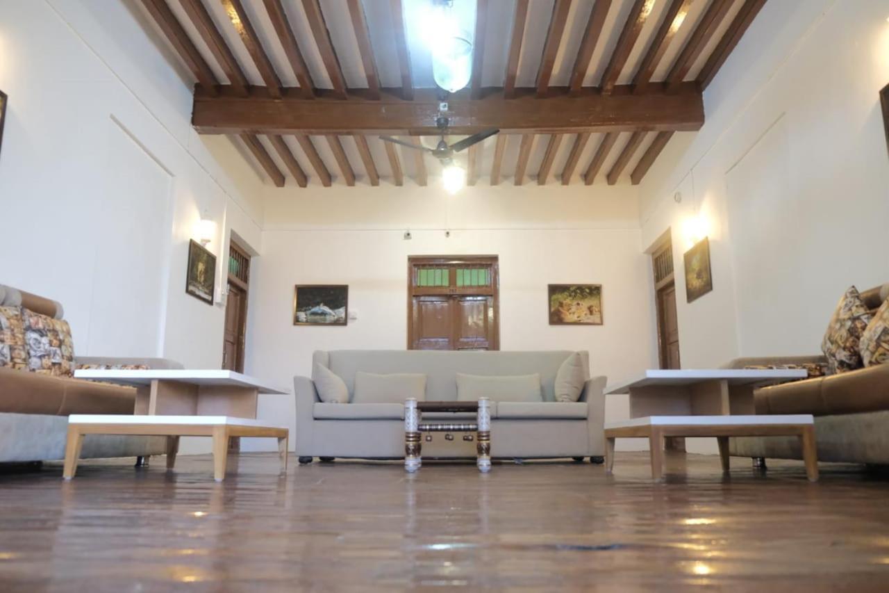 Hotel Ashirwad Junagadh Εξωτερικό φωτογραφία